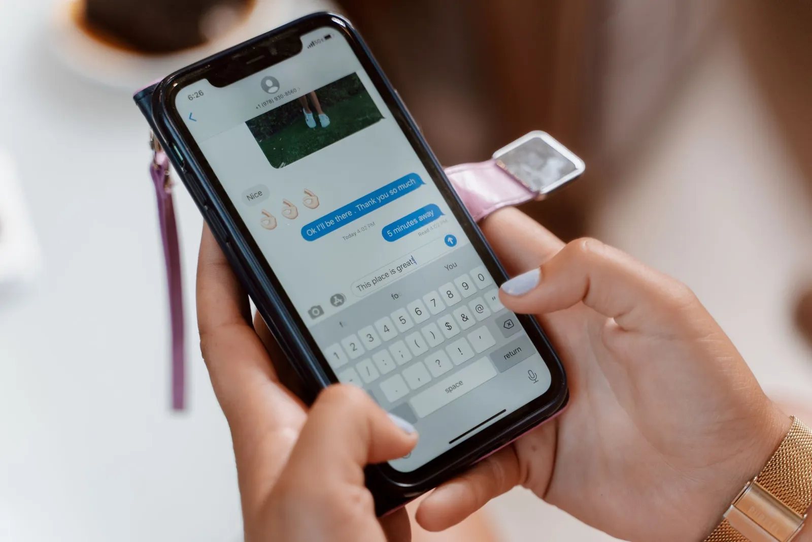 חיבור וואטסאפ ביזנס API למערכת CRM — לקוח שולח הודעת וואטסאפ מהנייד
